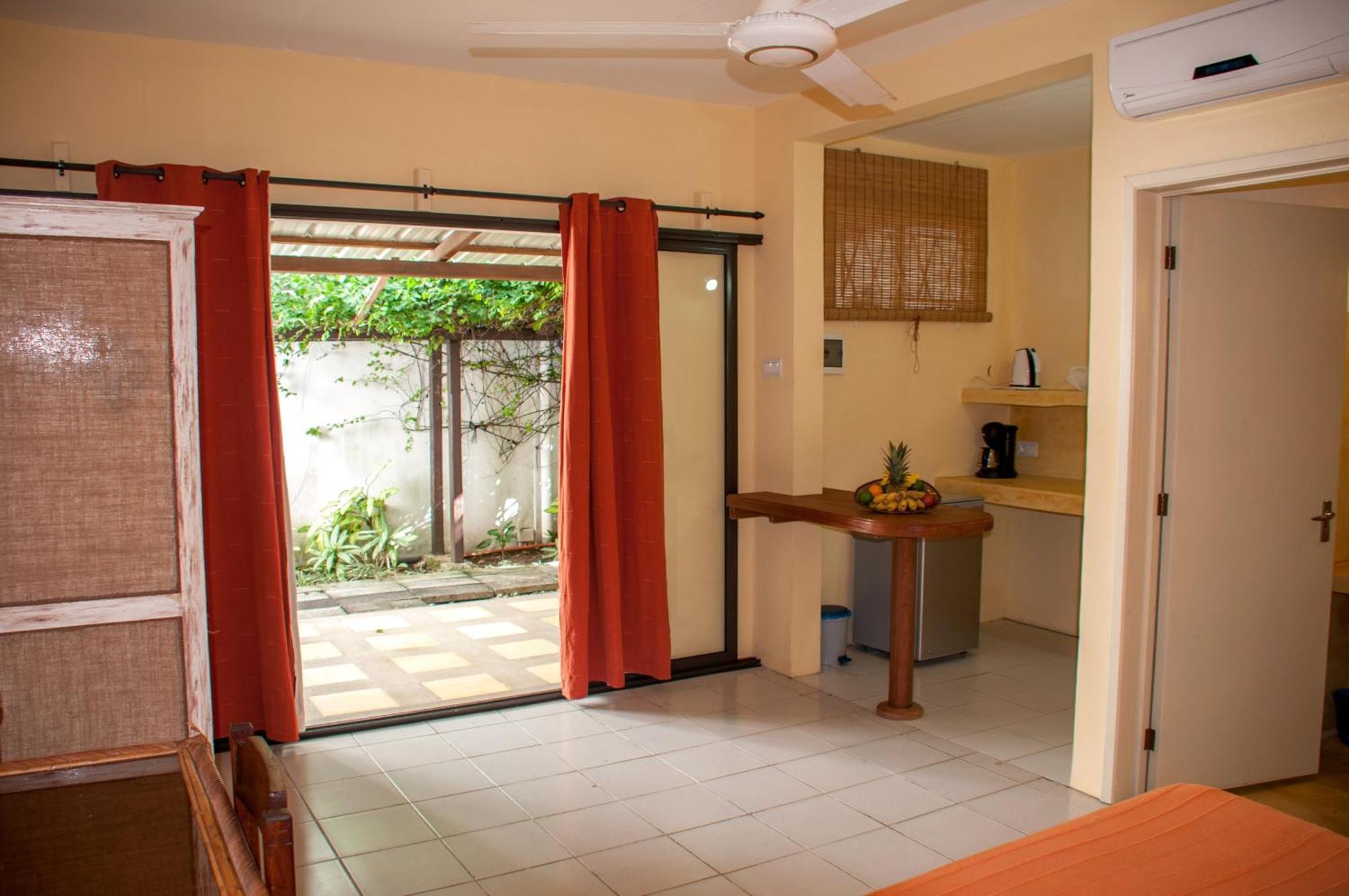 Chantauvent Guest House Blue Bay Kamer foto